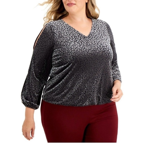 NWT JM Collection animal print velour top - Picture 2 of 4